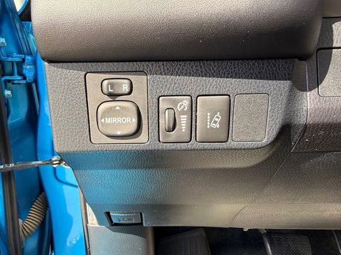 Used 2017 Toyota RAV4 AWD Hybrid image 22