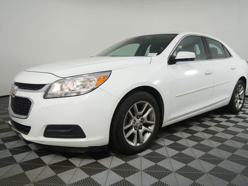 Used 2016 Chevrolet Malibu LT w/ Power Convenience Package image 6