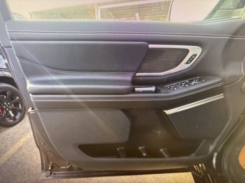 Used 2025 Ford Expedition Platinum w/ Stealth Appearance Package image 5