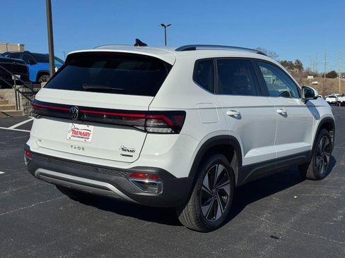 Used 2025 Volkswagen Taos SE image 3