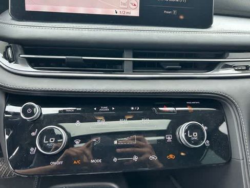 Used 2024 INFINITI QX60 Luxe w/ Performance Audio Package FWD image 19