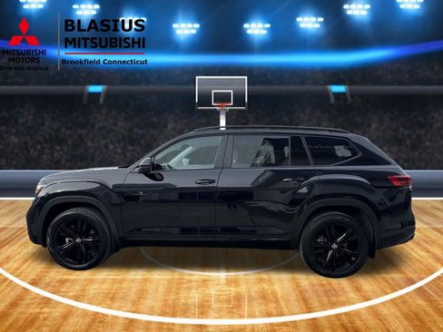 Used 2023 Volkswagen Atlas SEL R-Line image 17