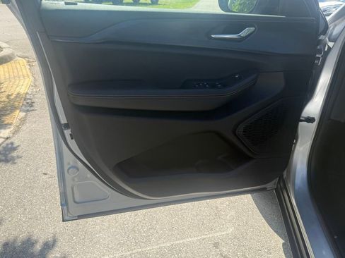 New 2025 Jeep Grand Cherokee Altitude image 31