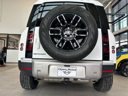 Used 2024 Land Rover Defender 110 S image 9