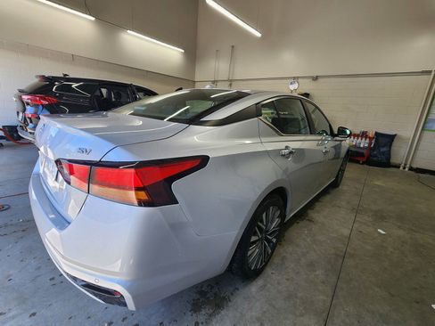 Used 2024 Nissan Altima 2.5 SV FWD image 7