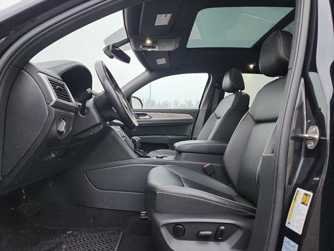 Used 2020 Volkswagen Atlas Cross Sport SE w/ Panoramic Sunroof Package image 13