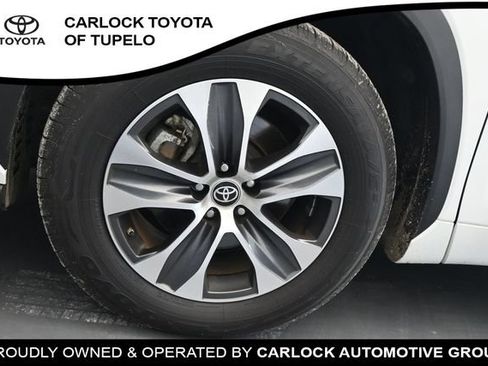 Used 2023 Toyota Highlander XLE FWD image 16