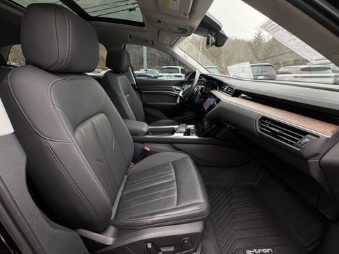 Used 2019 Audi e-tron Premium Plus image 18