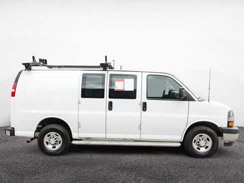 Used 2018 Chevrolet Express 2500 w/ Driver Convenience Package RWD image 9