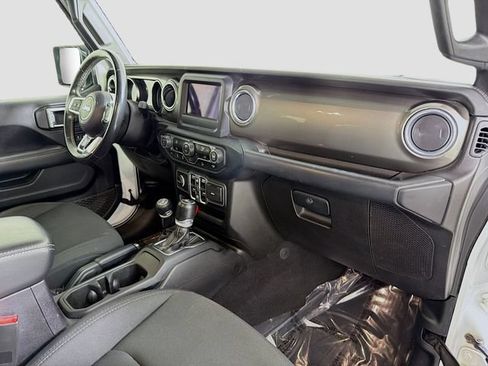 Used 2019 Jeep Wrangler Unlimited Sahara AWD/4WD image 26