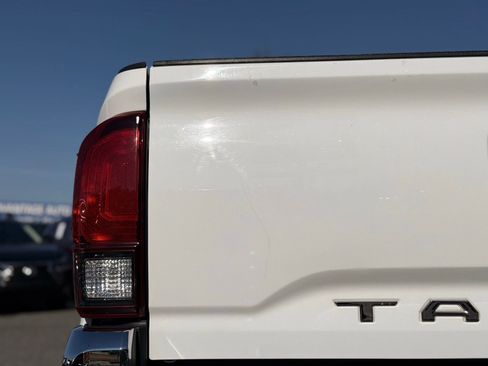 Used 2019 Toyota Tacoma 2WD Double Cab image 9
