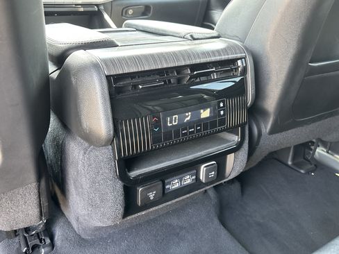 Used 2024 Jeep Wagoneer L Series II w/ Flexible Seating Group AWD/4WD image 20