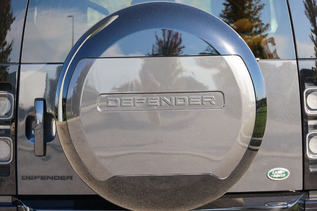 Used 2023 Land Rover Defender 110 V8 AWD/4WD image 42