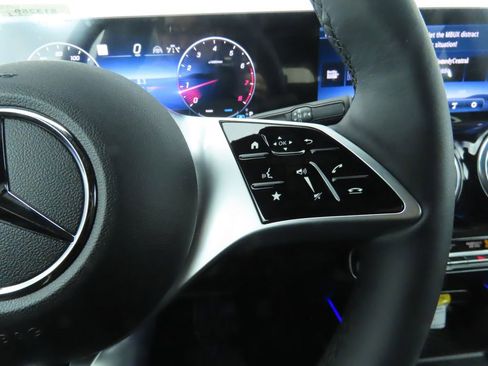 Certified 2025 Mercedes-Benz GLB 250 image 12