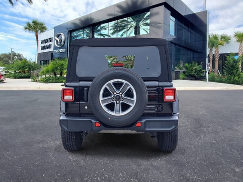 Used 2018 Jeep Wrangler Unlimited Sahara image 4