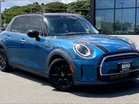 Used 2022 MINI Cooper 4-Door Hardtop FWD image 1