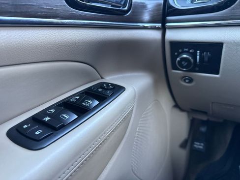 Used 2019 Jeep Grand Cherokee Overland image 23