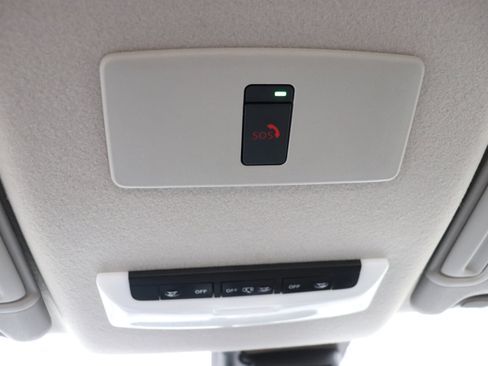 Used 2024 Nissan Versa SR image 40