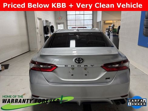 Used 2024 Toyota Camry SE image 6