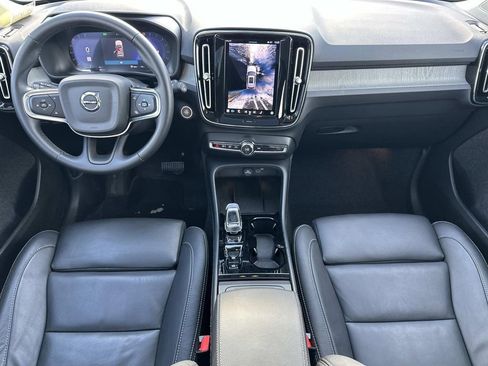 Used 2025 Volvo XC40 B5 Plus image 14