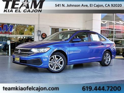 Used 2024 Volkswagen Jetta SE FWD image 2