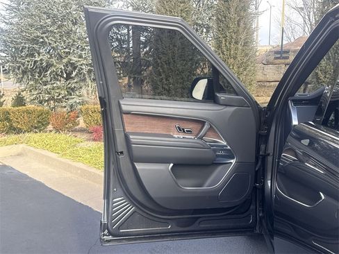 Used 2023 Land Rover Range Rover SE image 17