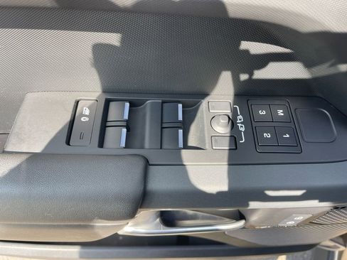 Used 2024 Land Rover Defender 110 X image 28