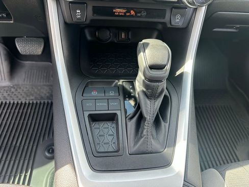 Used 2022 Toyota RAV4 XLE image 31