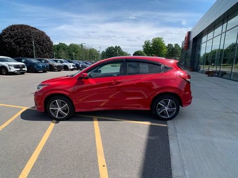 Used 2019 Honda HR-V Touring image 2