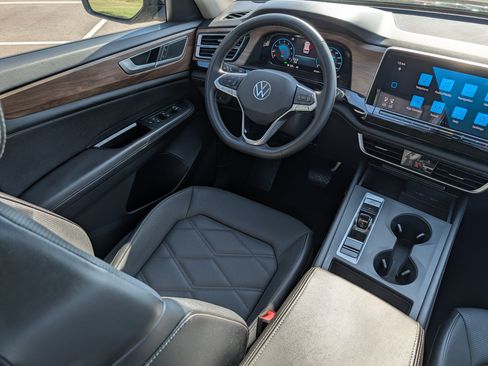 Certified 2024 Volkswagen Atlas SE AWD/4WD image 9