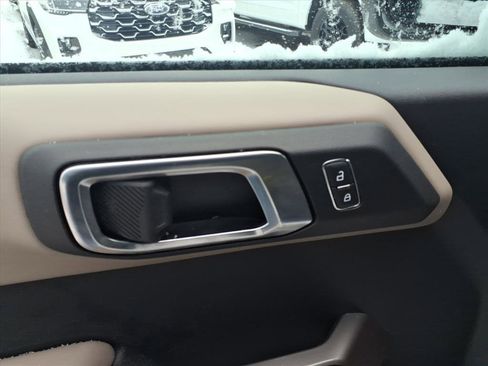 Used 2022 Ford Bronco Wildtrak image 11