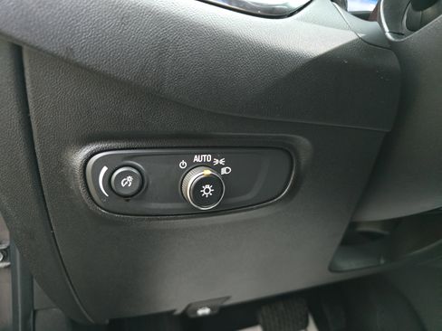 Used 2020 Chevrolet Equinox LT image 19