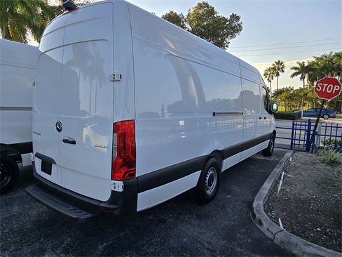 Used 2023 Mercedes-Benz Sprinter 2500 image 4