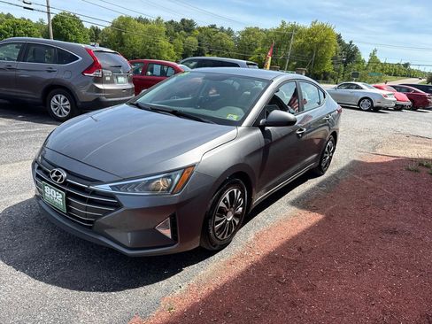 Used 2019 Hyundai Elantra SE FWD image 4