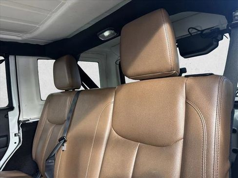 Used 2016 Jeep Wrangler Unlimited Sahara w/ Connectivity Group image 23
