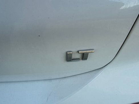 Used 2018 Chevrolet Equinox LT FWD image 16