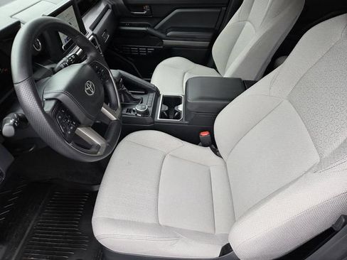 Used 2025 Toyota 4Runner SR5 AWD/4WD image 23