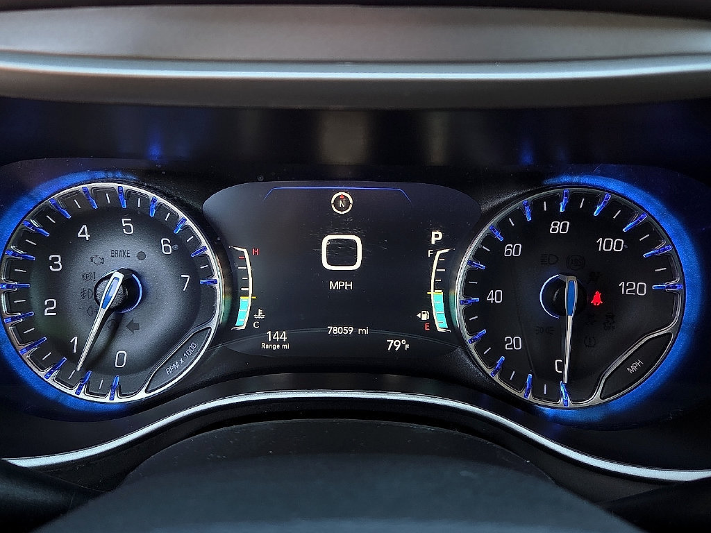 Used 2023 Chrysler Pacifica Touring-L FWD image 18