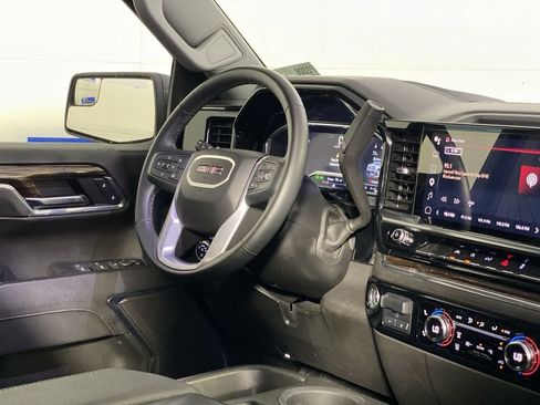 Used 2023 GMC Sierra 1500 Elevation w/ LPO, Elevation Black Package AWD/4WD image 10