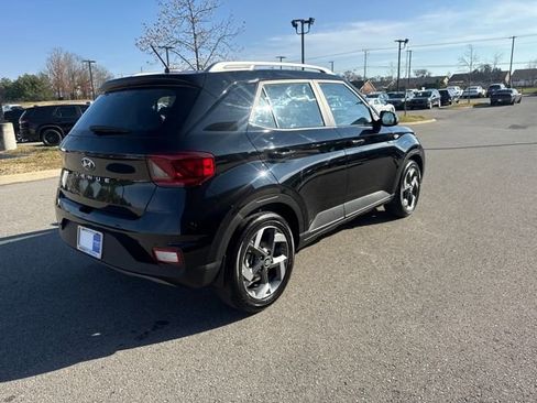 Used 2024 Hyundai Venue SEL image 4