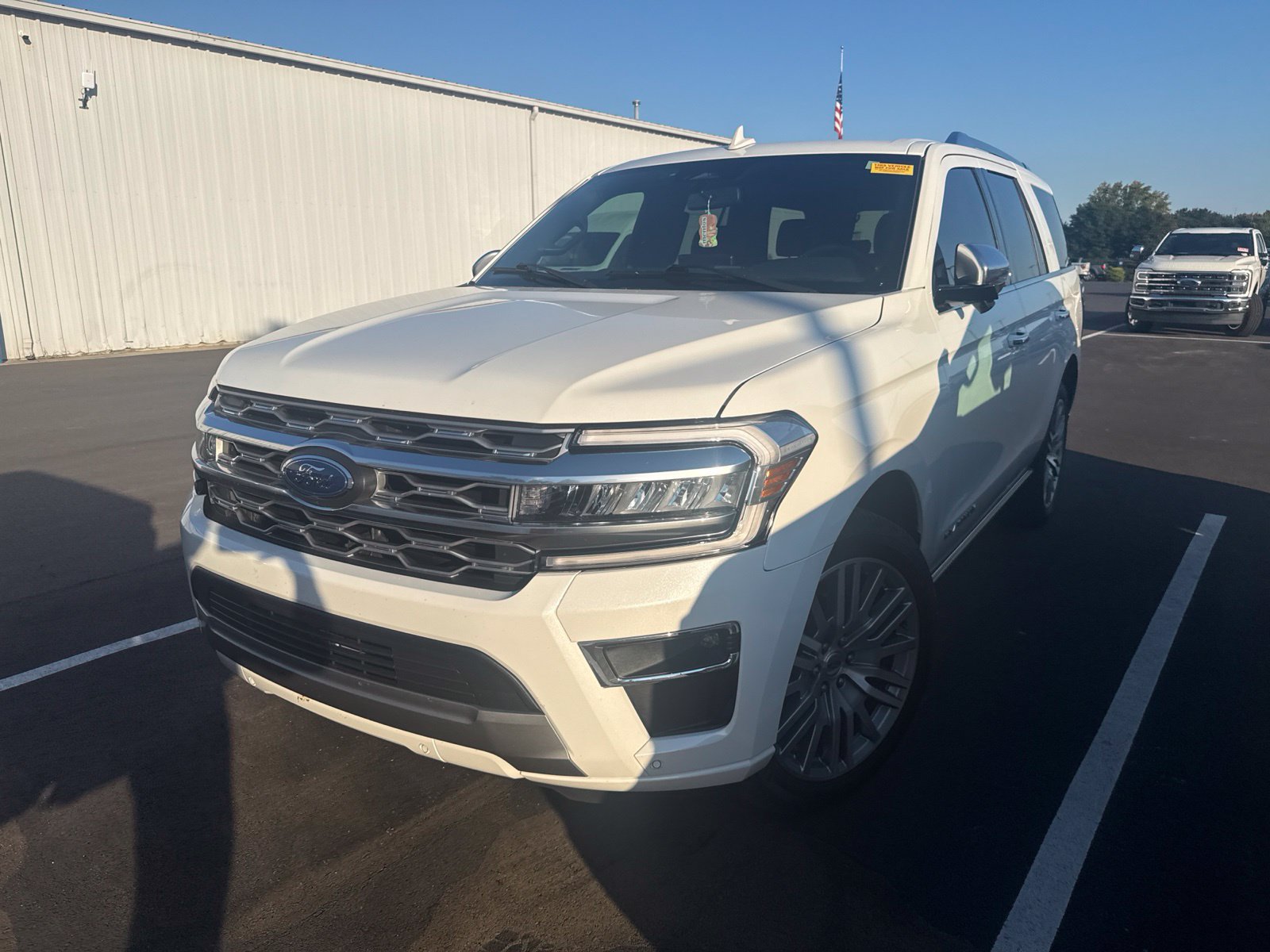 Used 2023 Ford Expedition Platinum RWD image 3