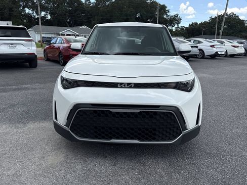 Used 2023 Kia Soul LX w/ LX Technology Package FWD image 8