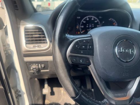 Used 2021 Jeep Grand Cherokee Laredo X AWD/4WD image 14
