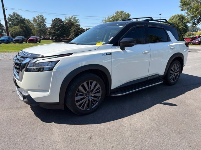 Used 2023 Nissan Pathfinder SL w/ SL Premium Package AWD/4WD image 8