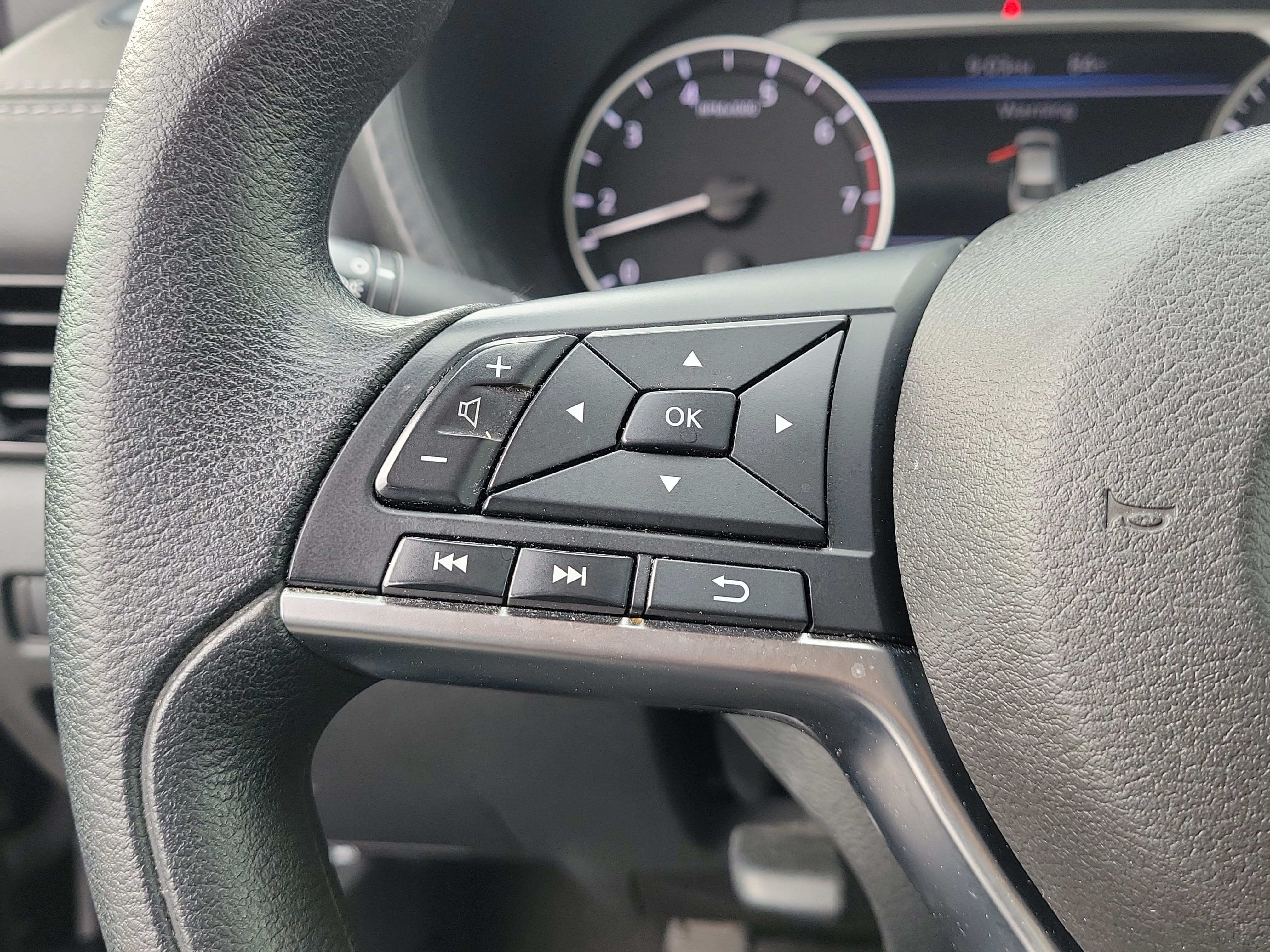 Used 2024 Nissan Sentra SV FWD image 19