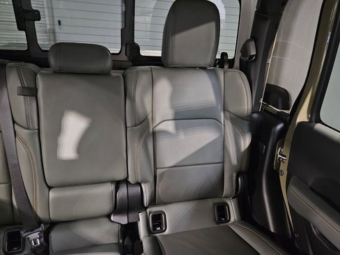 Used 2025 Jeep Gladiator Mojave w/ Convenience Group image 14