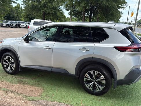Used 2021 Nissan Rogue SV FWD image 4