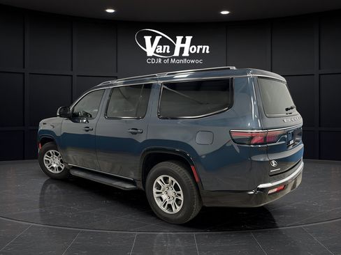 Used 2023 Jeep Wagoneer 4WD image 5