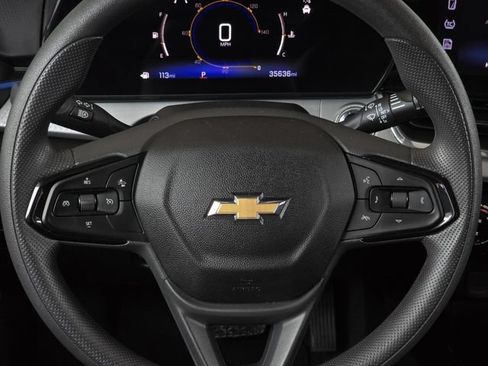 Used 2025 Chevrolet Trax LT FWD image 18