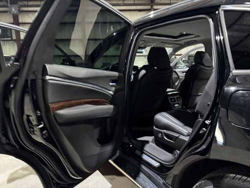 Used 2018 Acura MDX w/Technology Package & AcuraWa image 16